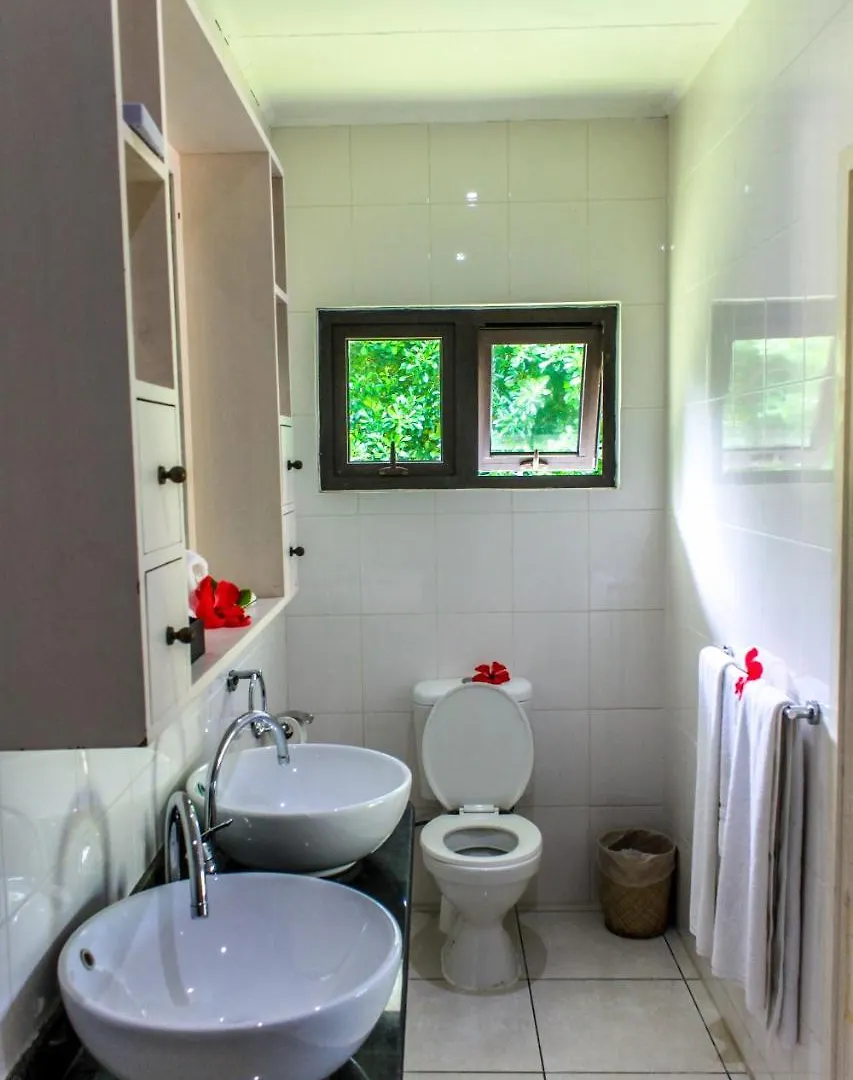 Surf Tropical Villa Takamaka Cerf Island Seychelles